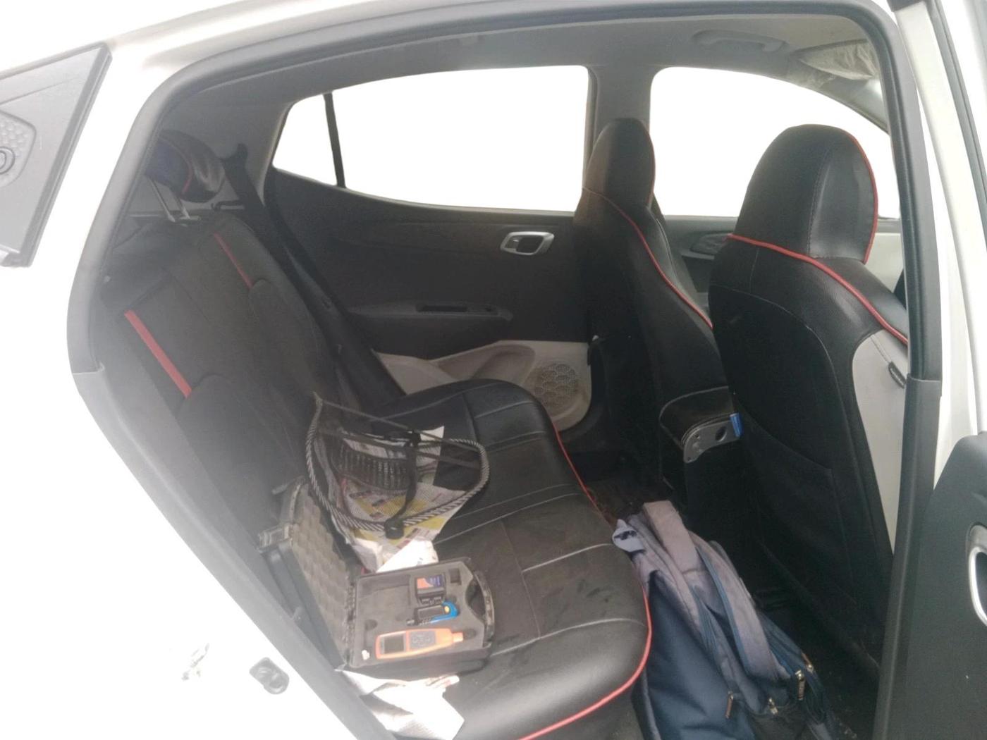 2024 Hyundai GRAND I10 NIOS SPORTZ AMT 1.2 KAPPA VTVT, CNG, Automatic, 26,611 km, interior