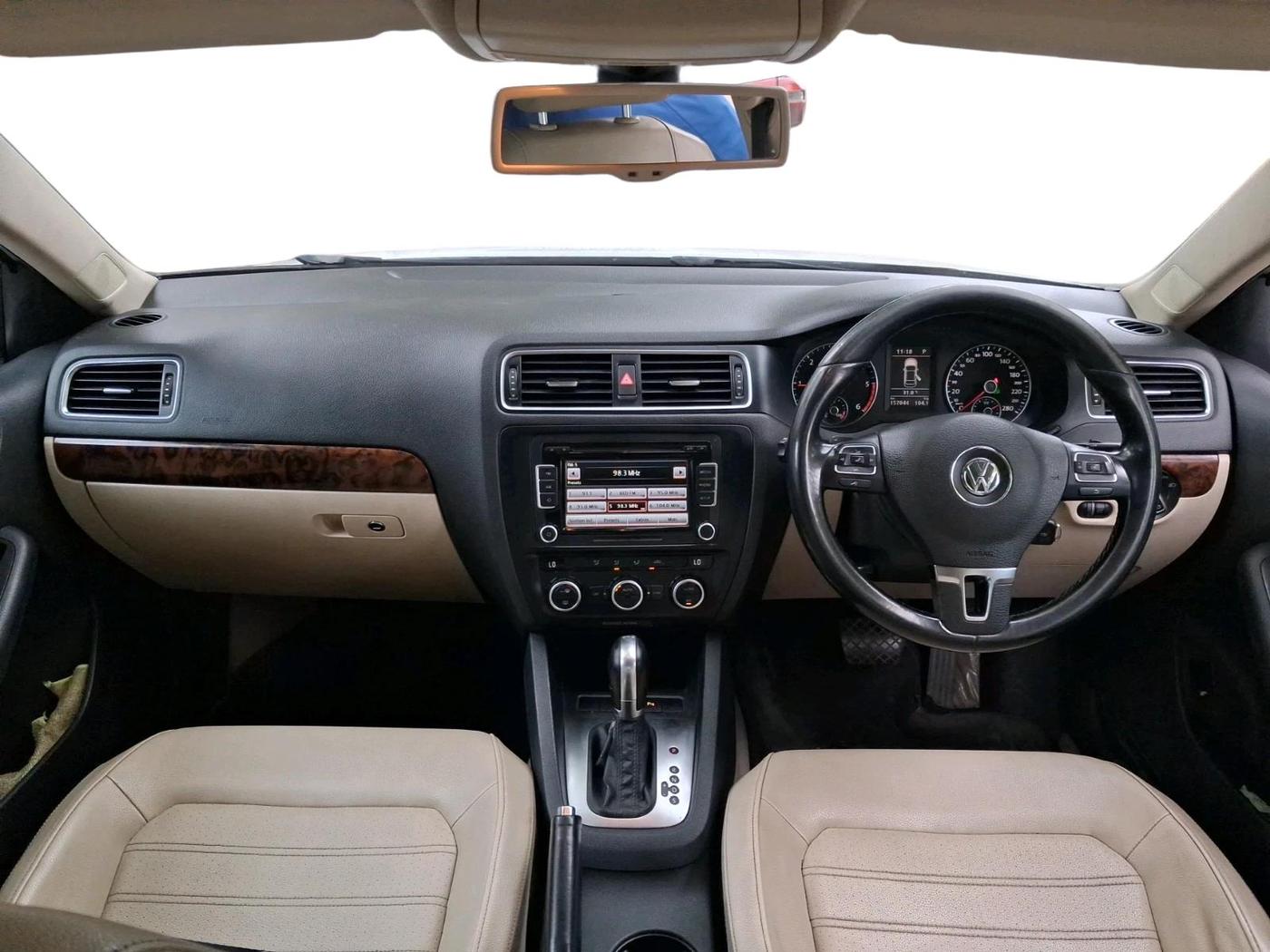 2014 Volkswagen Jetta HIGHLINE TDI AT, Diesel, Automatic, 1,57,044 km, interior