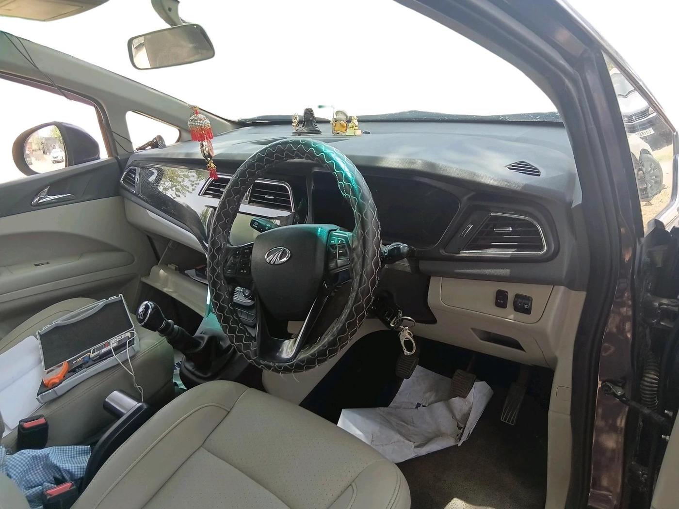 2018 Mahindra MARAZZO M8 7 STR, Diesel, Manual, 90,317 km, interior
