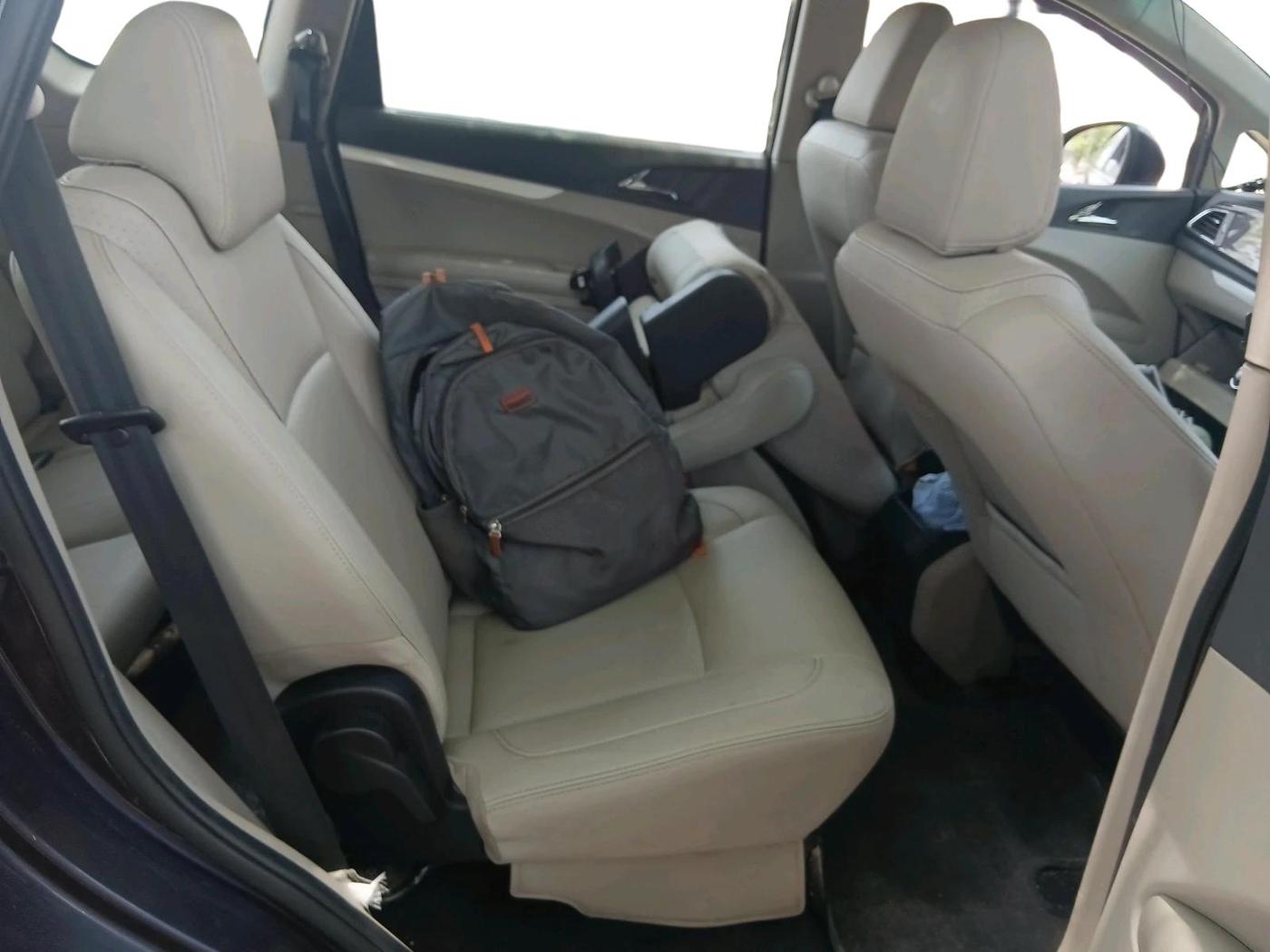 2018 Mahindra MARAZZO M8 7 STR, Diesel, Manual, 90,317 km, interior