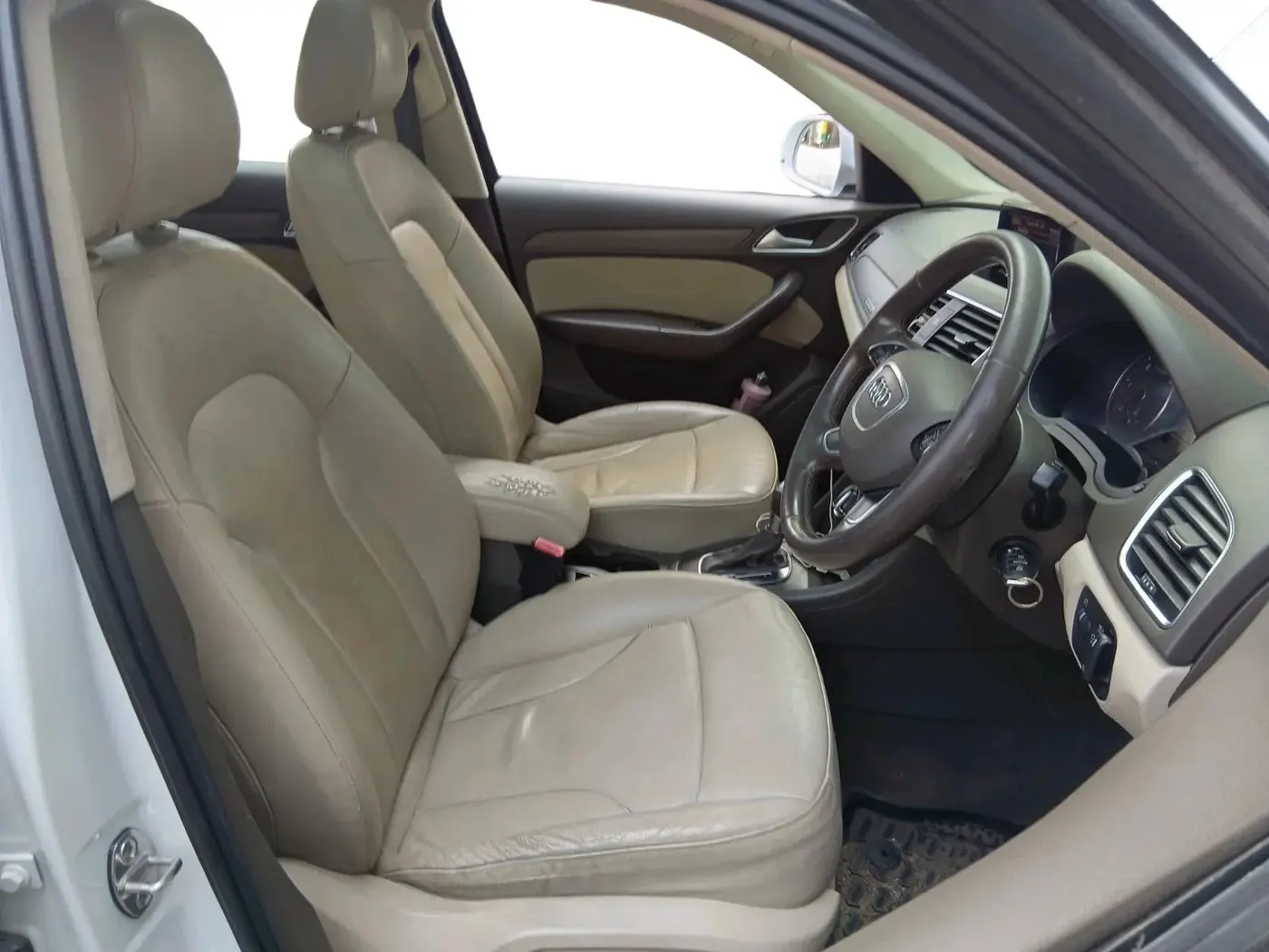 2014 Audi Q3 2.0 QUATTRO TDI AT, Diesel, Automatic, 1,22,887 km, interior