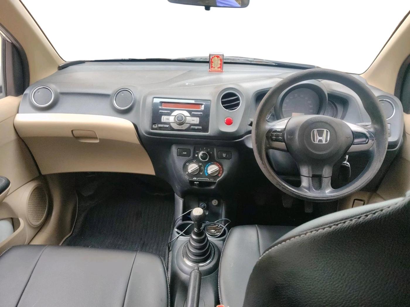 2015 Honda Brio S MT, CNG, Manual, 73,450 km, interior