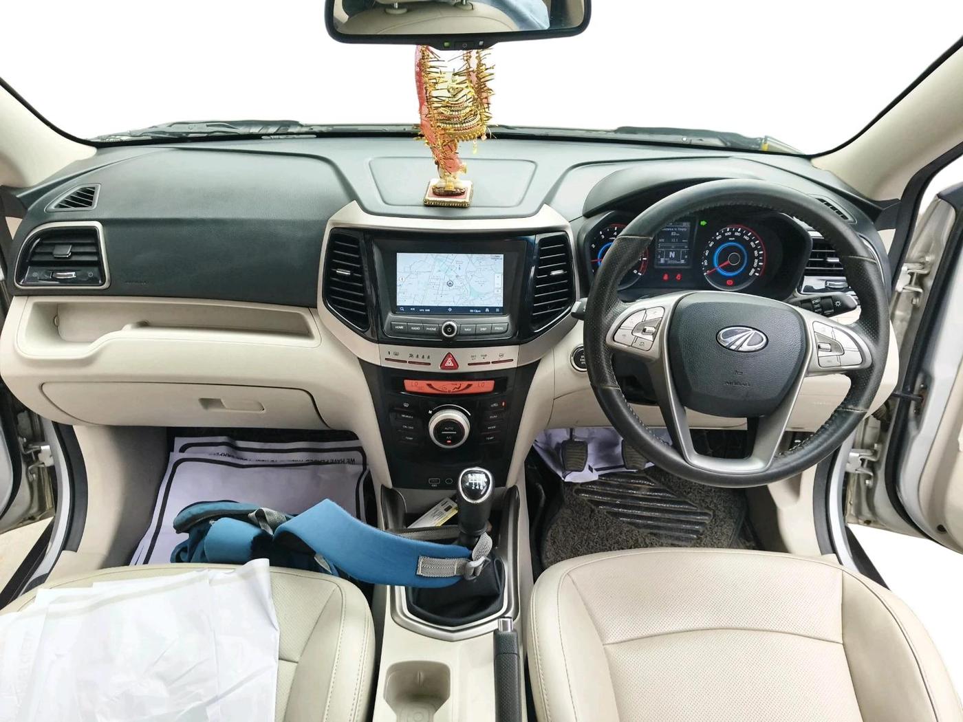 2021 Mahindra XUV300 W8 (O) 1.2 PETROL, Petrol, Manual, 35,551 km, interior