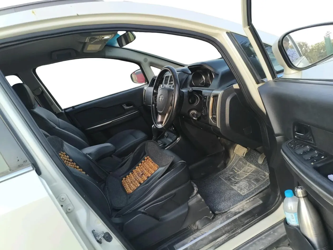 2017 Tata Hexa XTA 4X2 6 STR, Diesel, Automatic, 1,86,491 km, interior