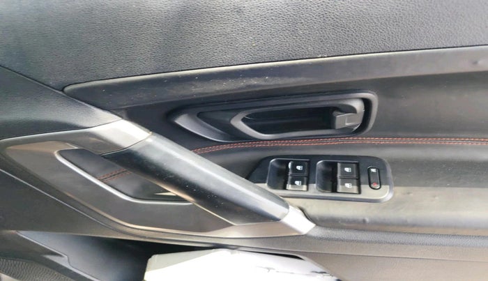 2019 Tata Harrier XM 2.0L KRYOTEC, Diesel, Manual, 1,24,720 km, interior