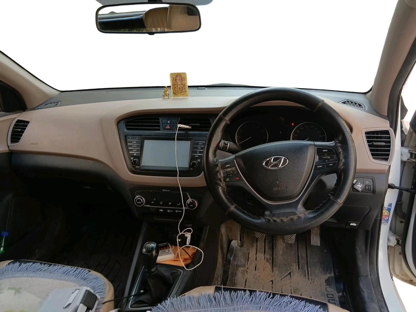 2017 Hyundai Elite i20 ASTA 1.2, CNG, Manual, 1,08,135 km, interior