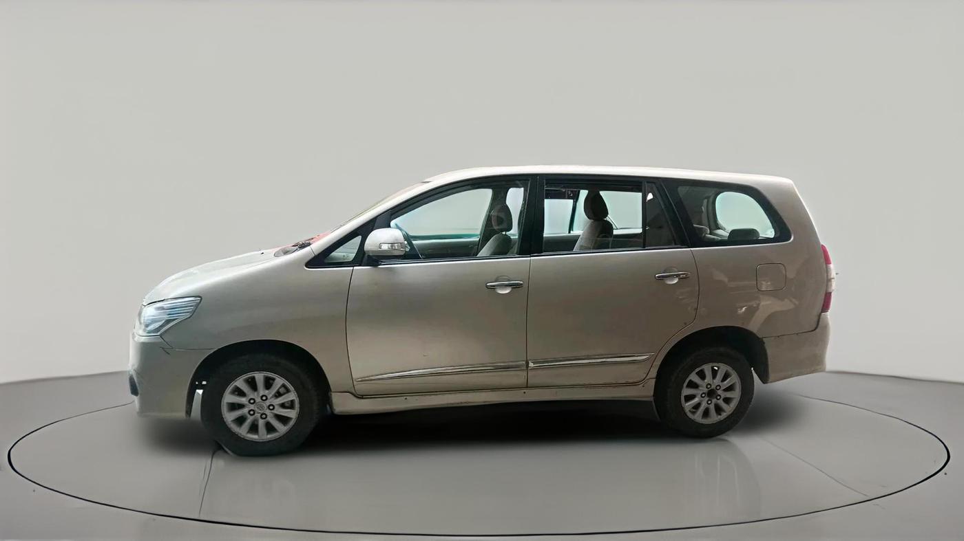 2014 Toyota Innova 2.5 VX 7 STR, Diesel, Manual, 3,16,698 km, exterior