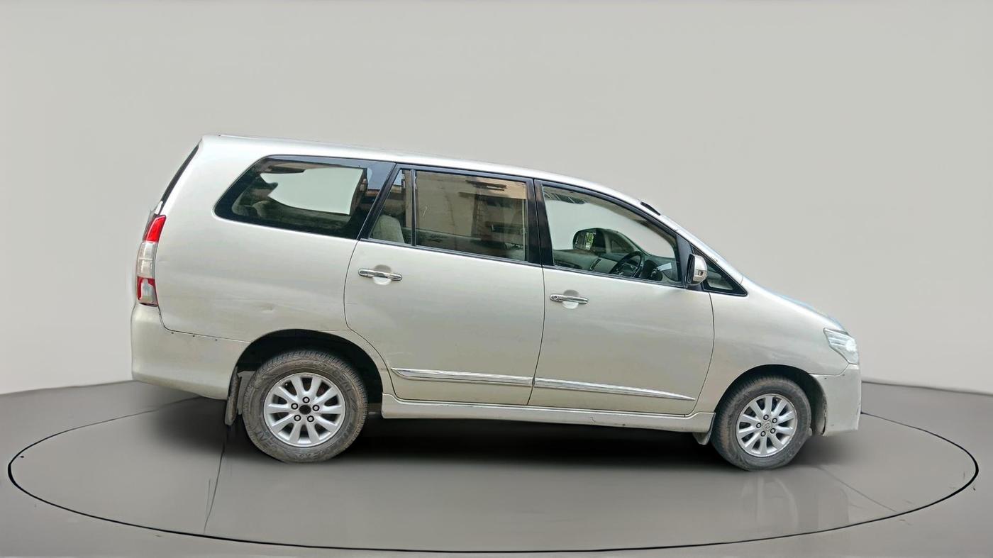 2014 Toyota Innova 2.5 VX 7 STR, Diesel, Manual, 3,16,698 km, exterior