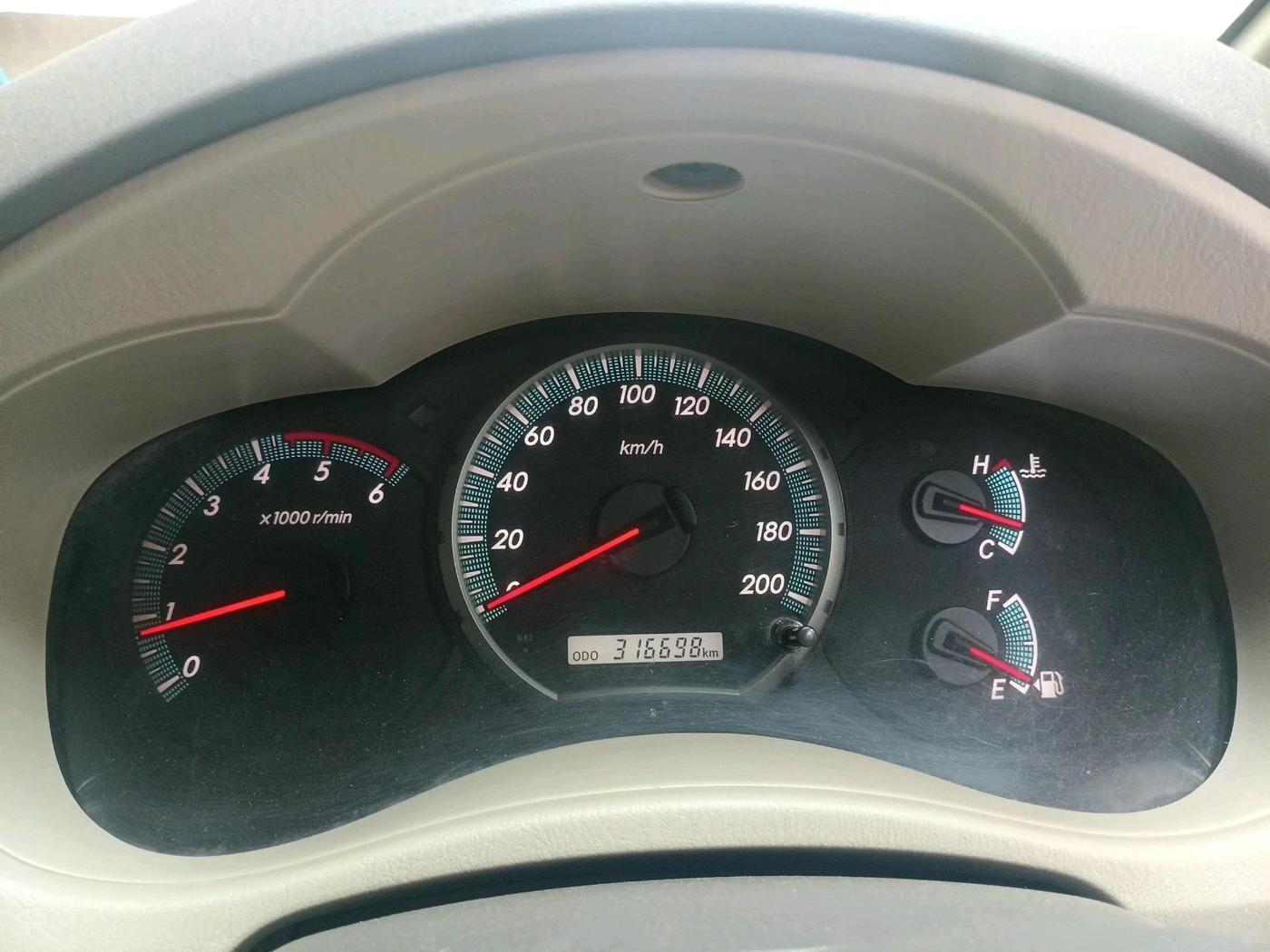 2014 Toyota Innova 2.5 VX 7 STR, Diesel, Manual, 3,16,698 km, interior