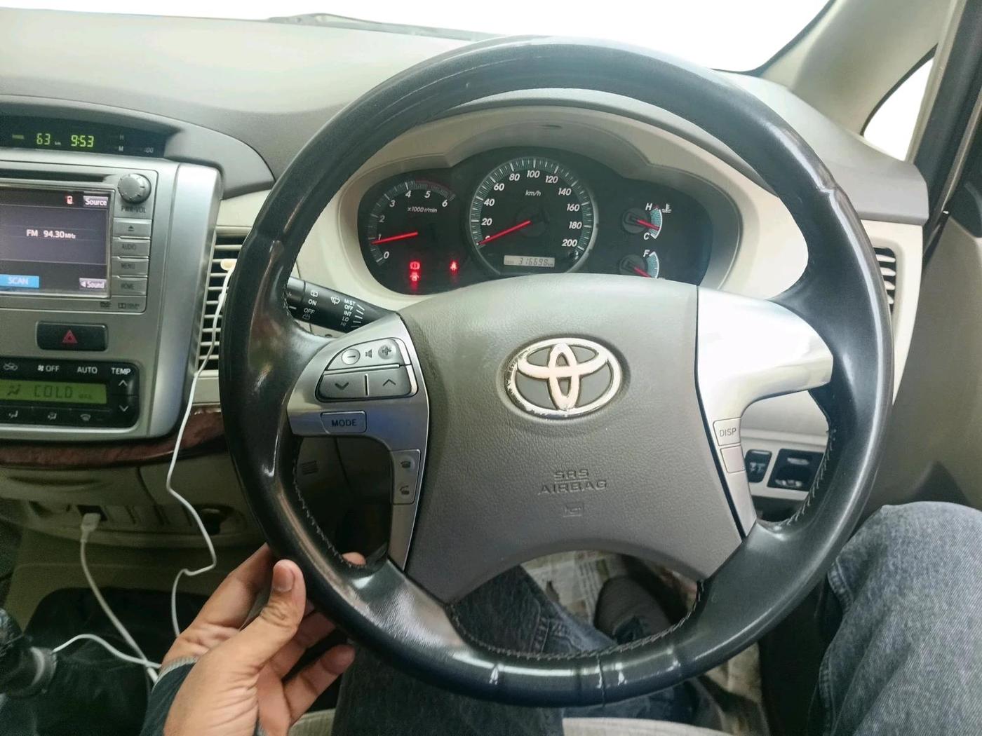 2014 Toyota Innova 2.5 VX 7 STR, Diesel, Manual, 3,16,698 km, interior
