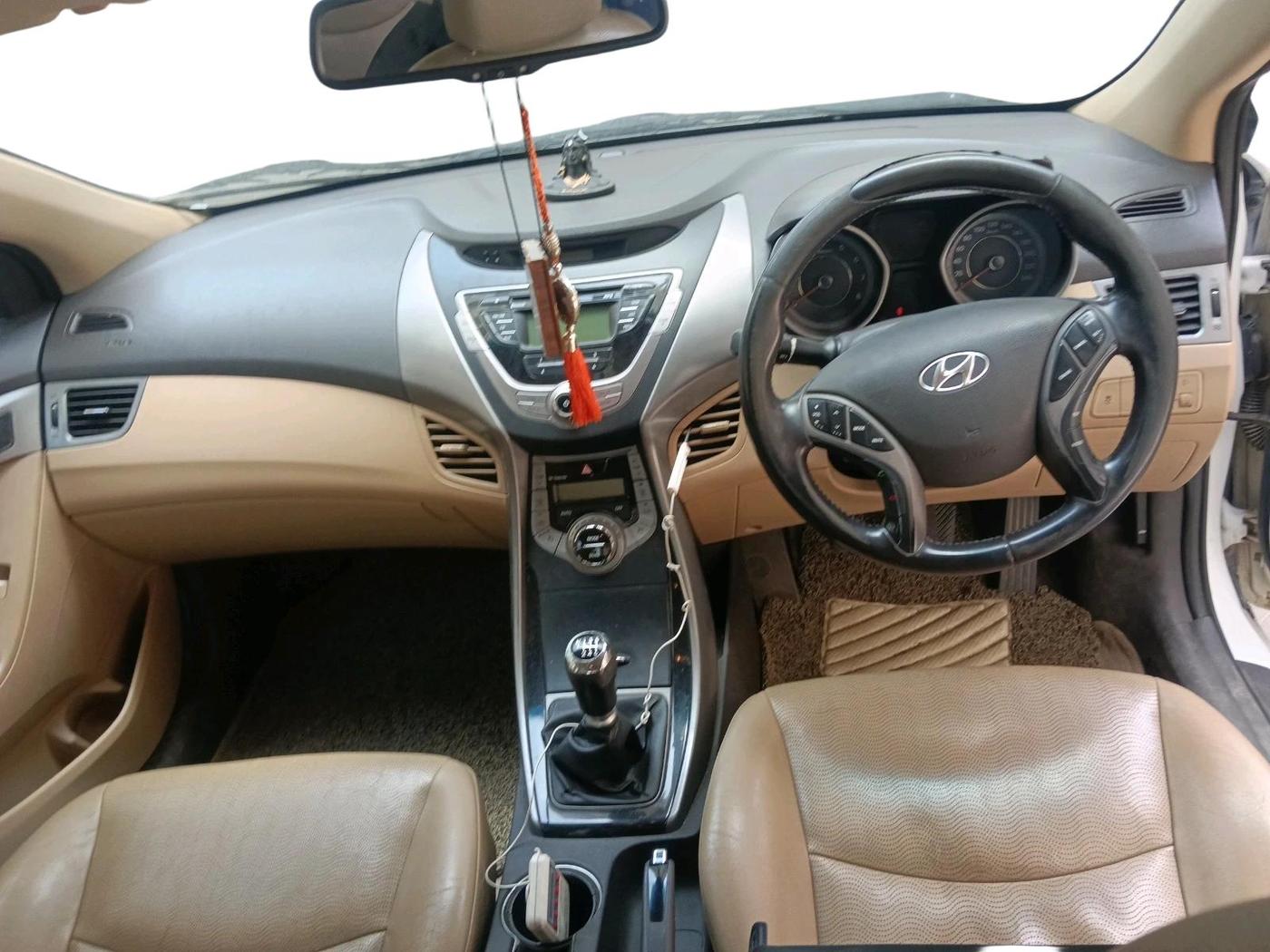 2013 Hyundai New Elantra 1.8 SX MT VTVT, Petrol, Manual, 1,28,213 km, interior