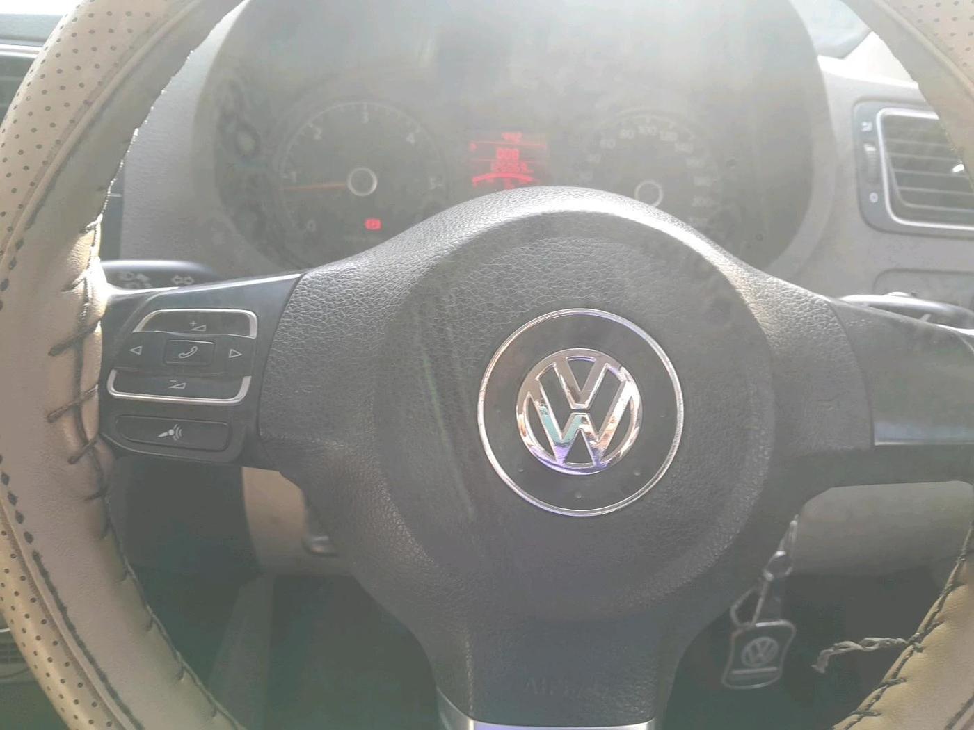 2014 Volkswagen Vento HIGHLINE DIESEL 1.6, Diesel, Manual, 1,26,069 km, interior