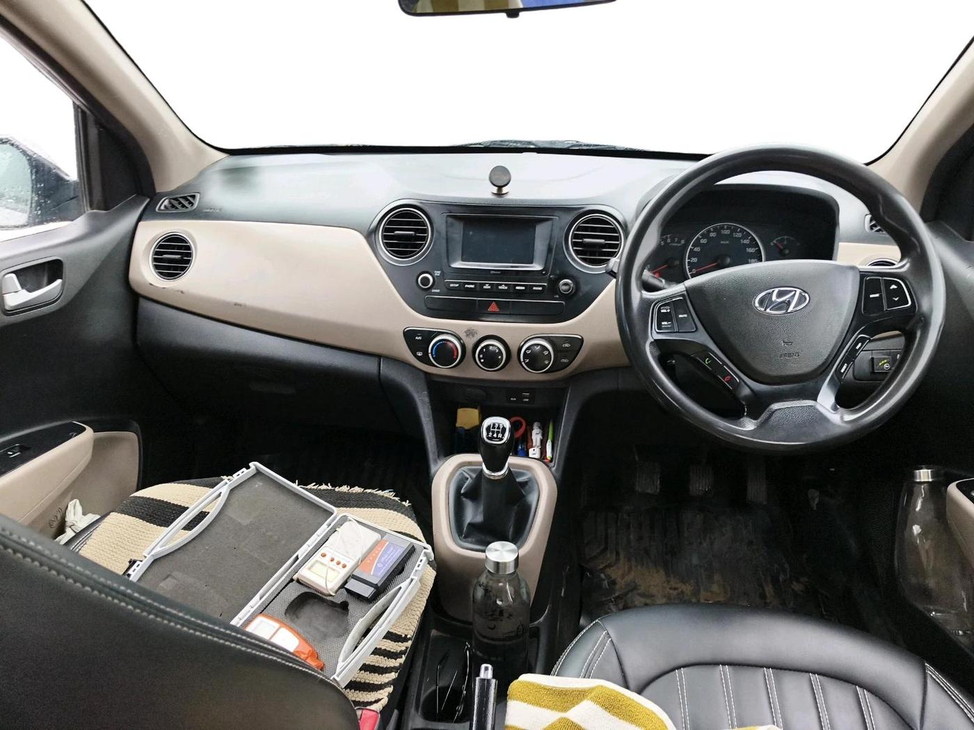 2017 Hyundai Grand i10 SPORTZ 1.2 KAPPA VTVT, CNG, Manual, 1,75,394 km, interior