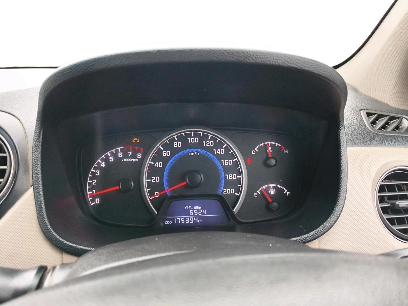 2017 Hyundai Grand i10 SPORTZ 1.2 KAPPA VTVT, CNG, Manual, 1,75,394 km, interior