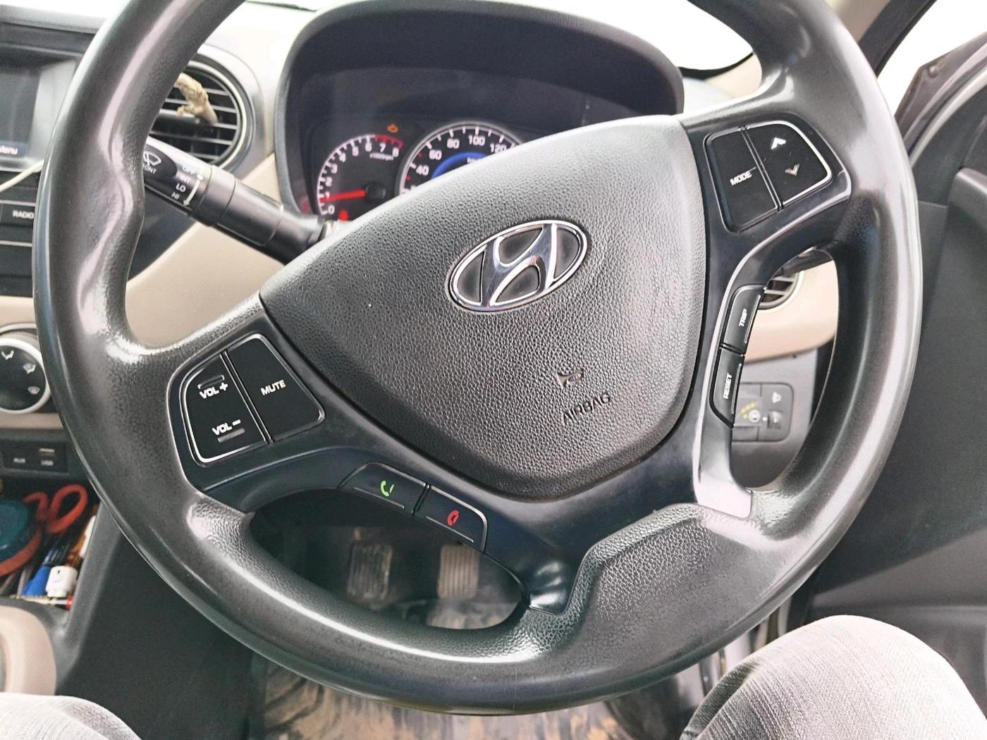 2017 Hyundai Grand i10 SPORTZ 1.2 KAPPA VTVT, CNG, Manual, 1,75,394 km, interior