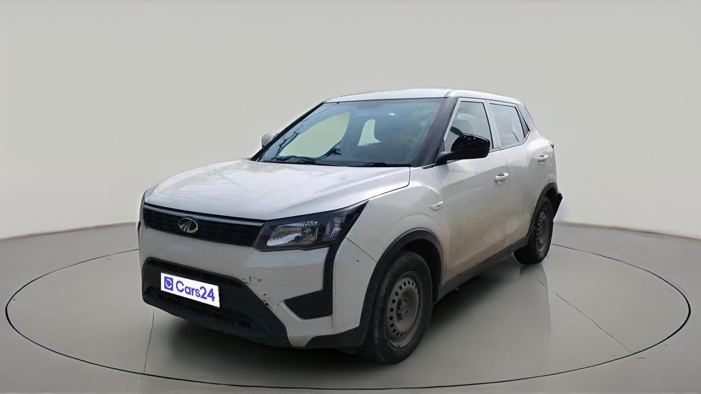 2021 Mahindra XUV300 W4 1.5 DIESEL, Diesel, Manual, 1,39,186 km, exterior