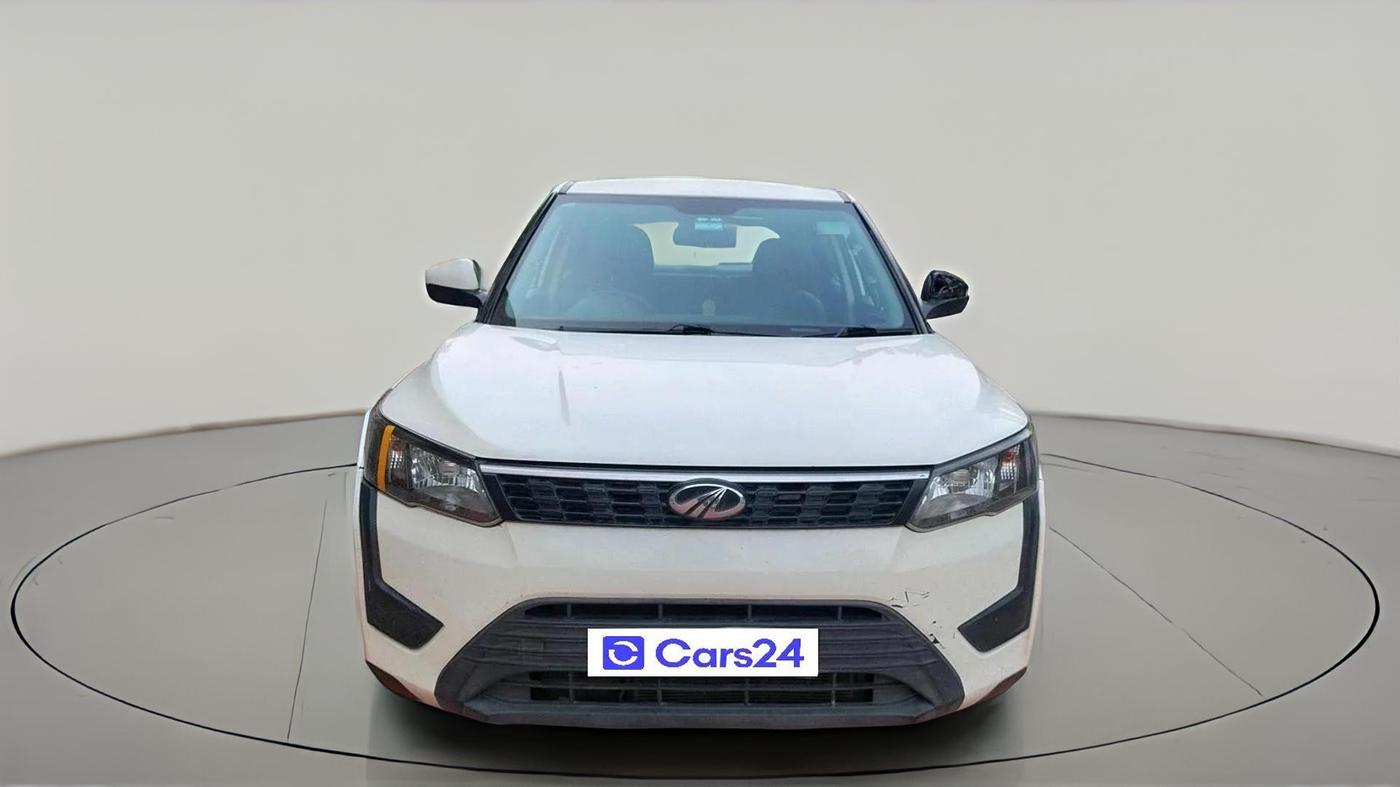 2021 Mahindra XUV300 W4 1.5 DIESEL, Diesel, Manual, 1,39,186 km, exterior