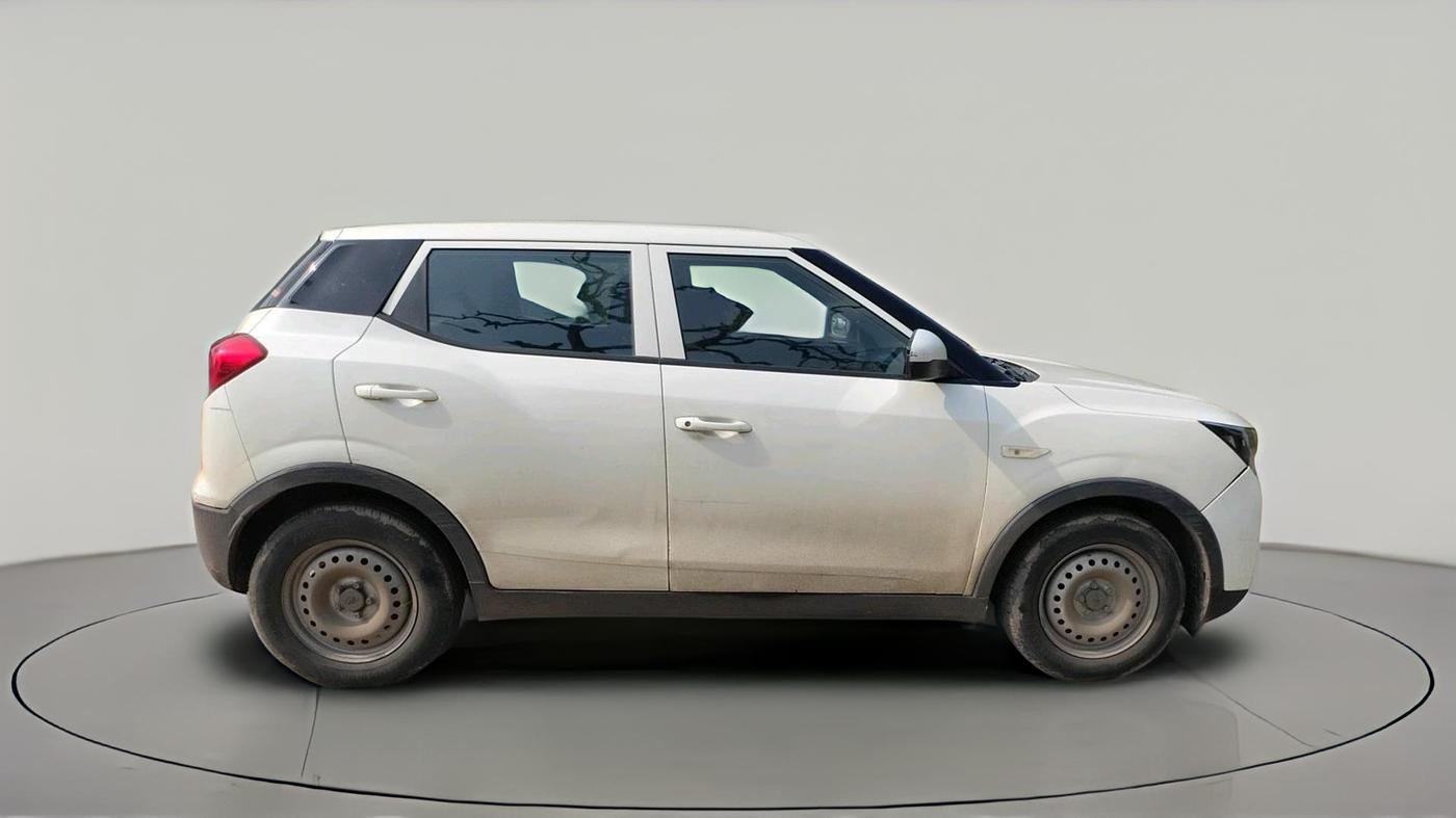 2021 Mahindra XUV300 W4 1.5 DIESEL, Diesel, Manual, 1,39,186 km, exterior
