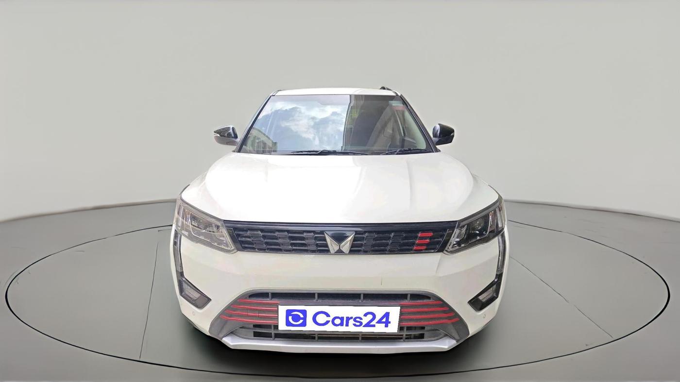 2022 Mahindra XUV300 W8 (O) 1.2 PETROL, Petrol, Manual, 32,430 km, exterior