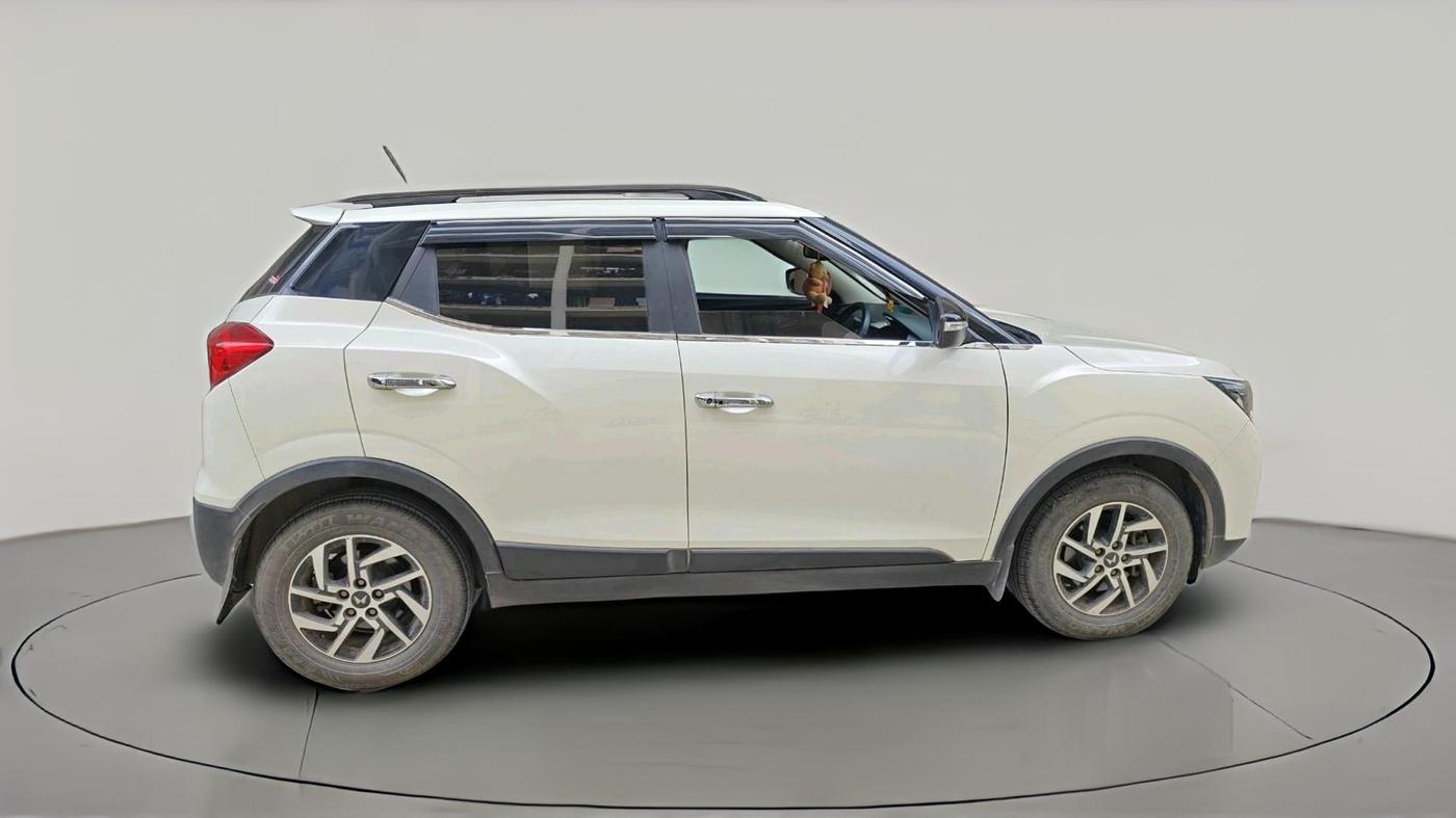 2022 Mahindra XUV300 W8 (O) 1.2 PETROL, Petrol, Manual, 32,430 km, exterior