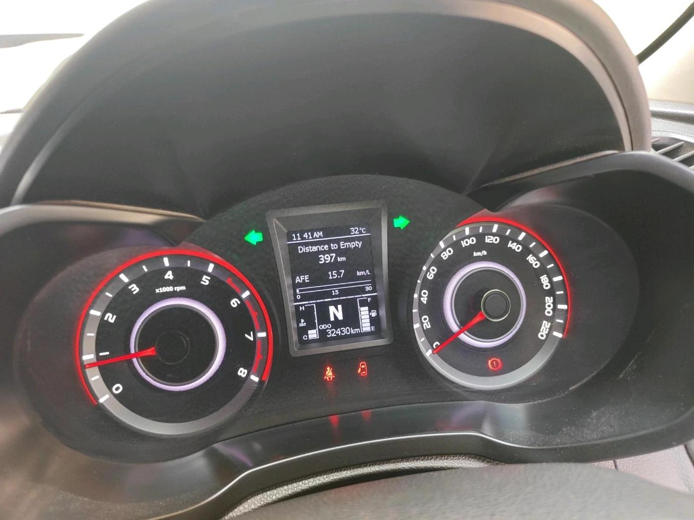 2022 Mahindra XUV300 W8 (O) 1.2 PETROL, Petrol, Manual, 32,430 km, interior