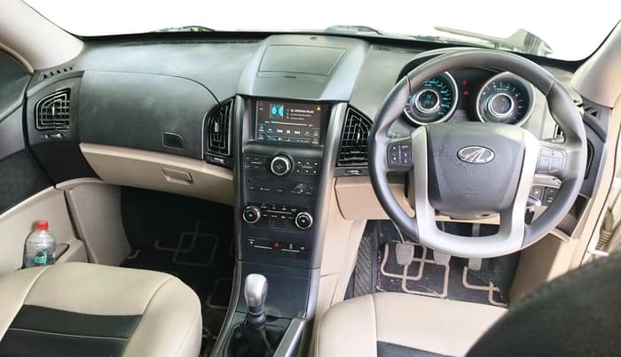 2017 Mahindra XUV500 W6, Diesel, Manual, 35,980 km, interior