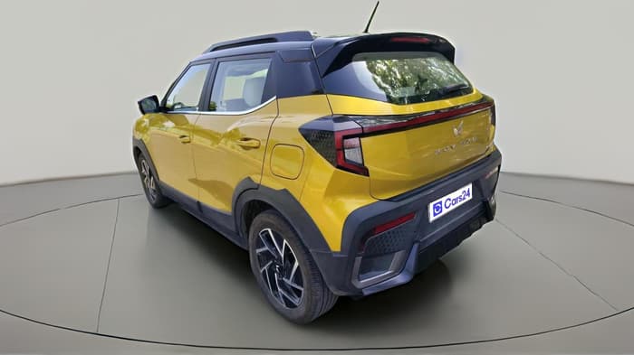 2024 Mahindra XUV 3XO AX7L 1.2 Petrol AT, Petrol, Automatic, 11,284 km, exterior
