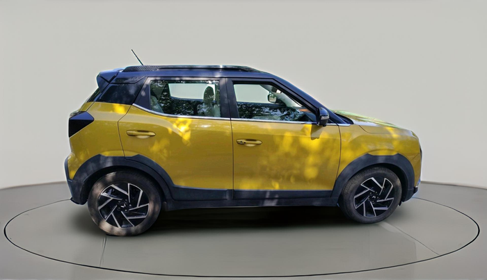 2024 Mahindra XUV 3XO AX7L 1.2 Petrol AT, Petrol, Automatic, 11,284 km, exterior