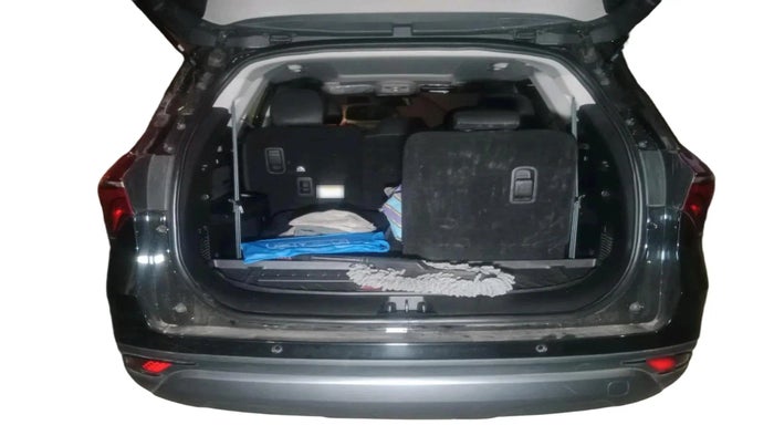 2025 Mahindra XUV700 AX 7 LUXURY D AT 7 STR, Diesel, Automatic, 9,656 km, exterior