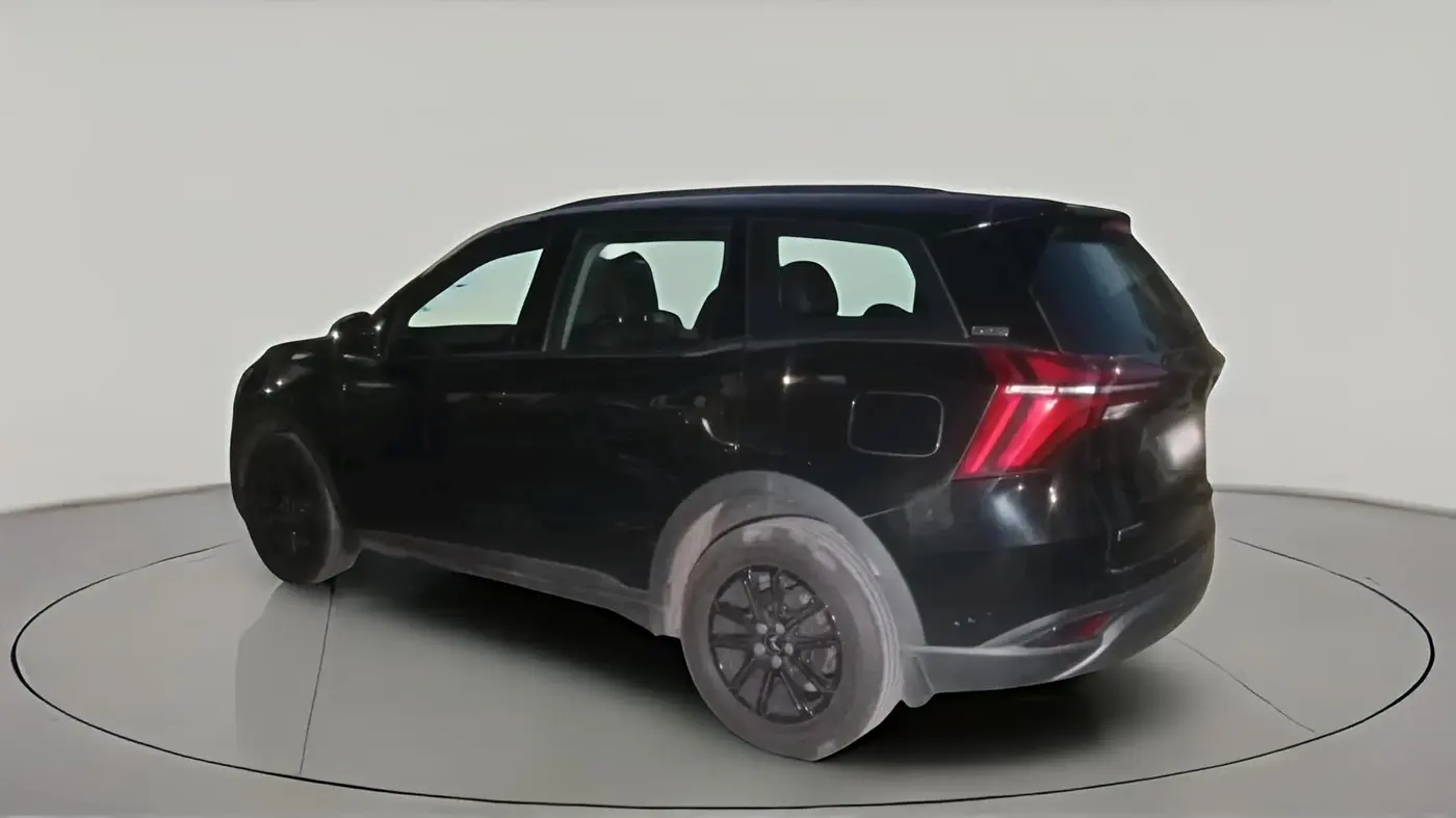 2025 Mahindra XUV700 AX 7 LUXURY D AT 7 STR, Diesel, Automatic, 9,656 km, exterior