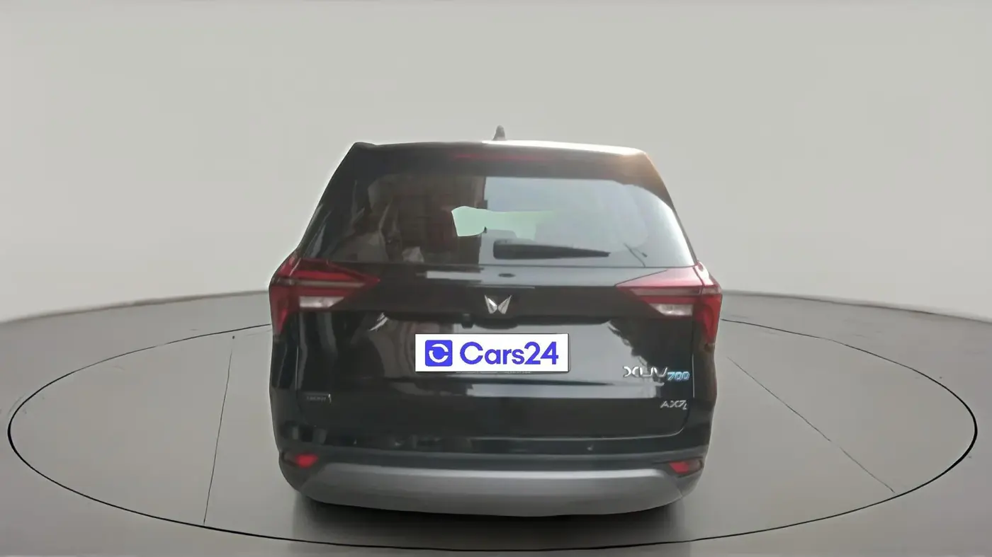 2025 Mahindra XUV700 AX 7 LUXURY D AT 7 STR, Diesel, Automatic, 9,656 km, exterior