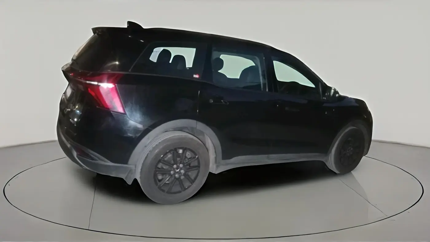 2025 Mahindra XUV700 AX 7 LUXURY D AT 7 STR, Diesel, Automatic, 9,656 km, exterior