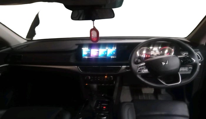 2025 Mahindra XUV700 AX 7 LUXURY D AT 7 STR, Diesel, Automatic, 9,656 km, interior