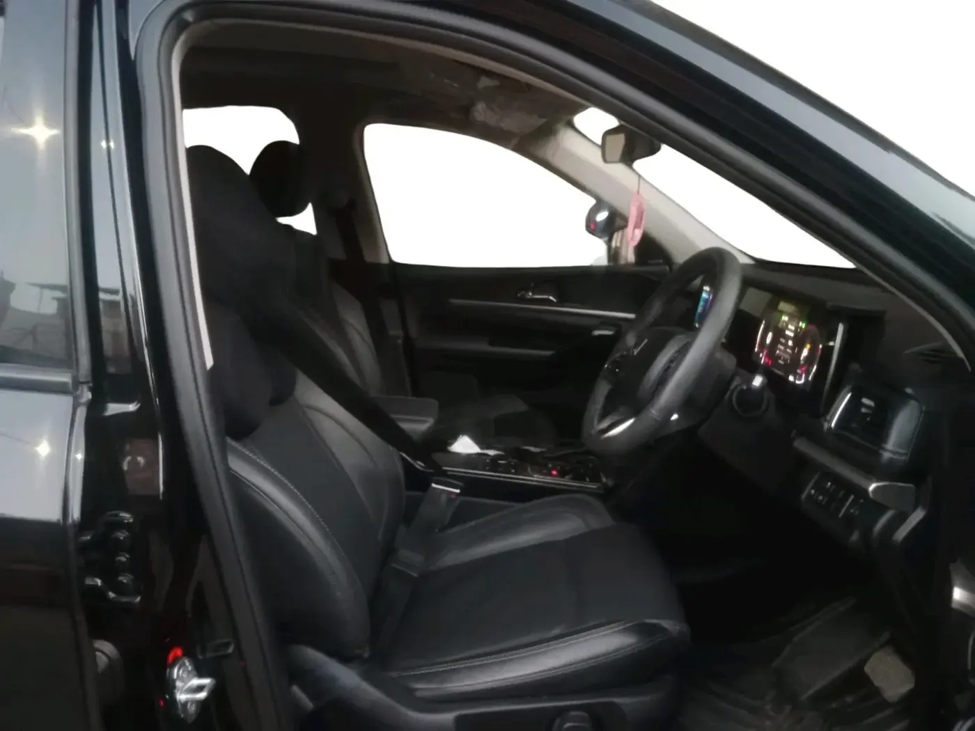 2025 Mahindra XUV700 AX 7 LUXURY D AT 7 STR, Diesel, Automatic, 9,656 km, interior