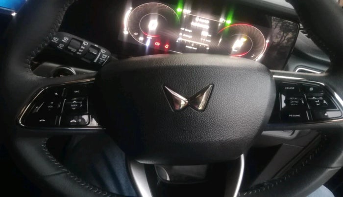 2025 Mahindra XUV700 AX 7 LUXURY D AT 7 STR, Diesel, Automatic, 9,656 km, interior