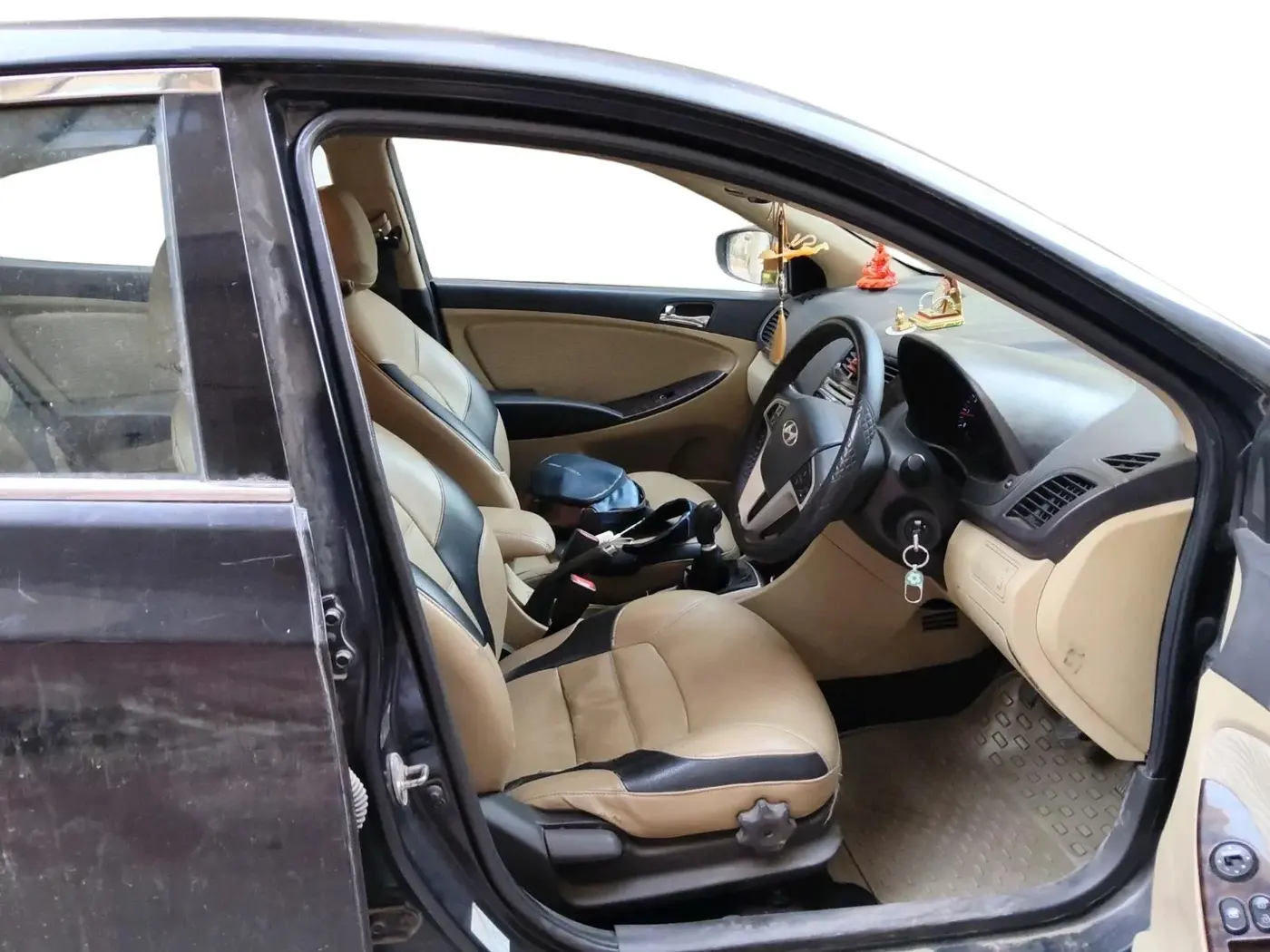 2014 Hyundai Verna FLUIDIC 1.6 VTVT EX, Petrol, Manual, 81,400 km, interior