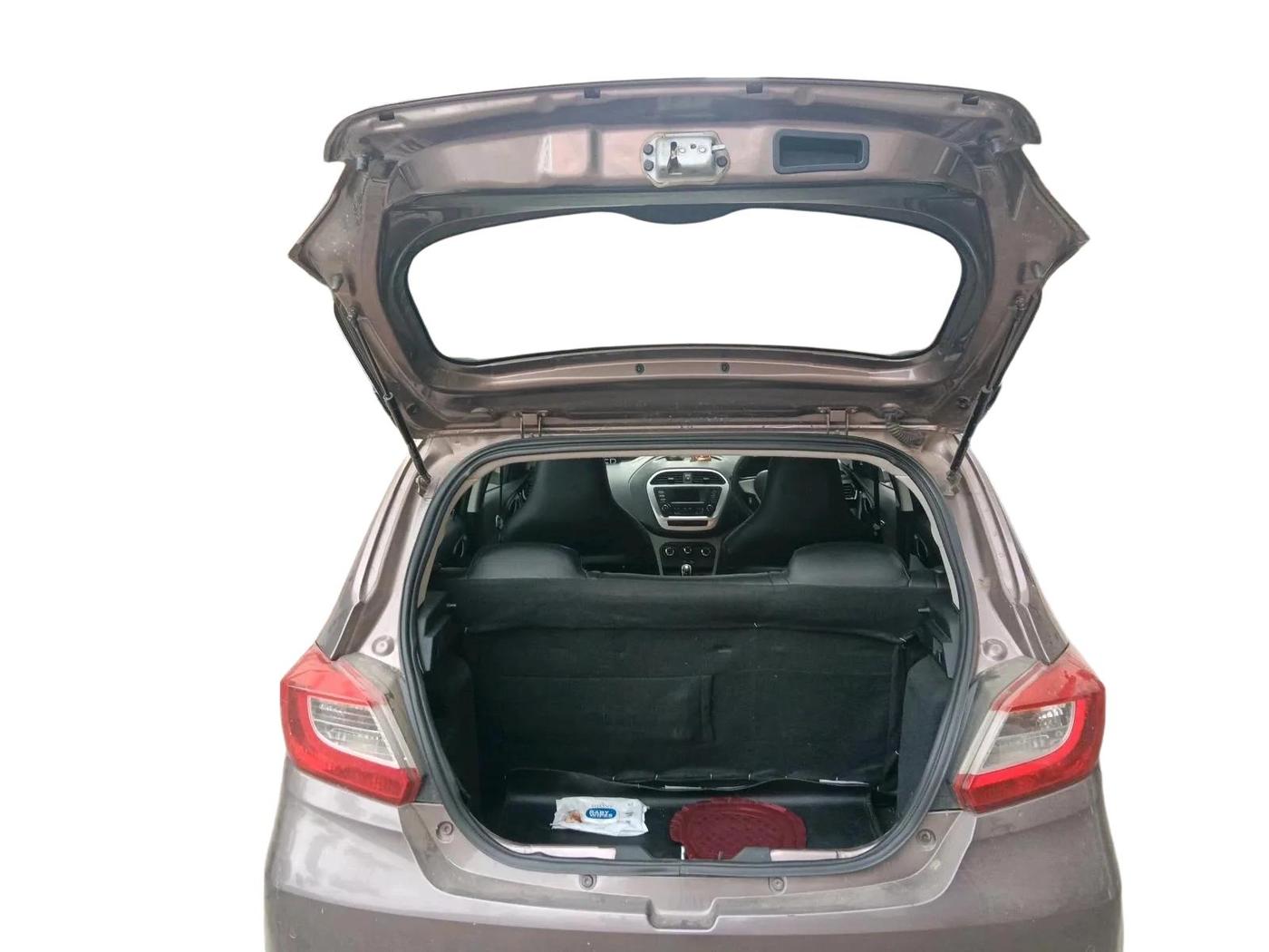 2017 Tata Tiago XT PETROL, Petrol, Manual, 70,983 km, exterior