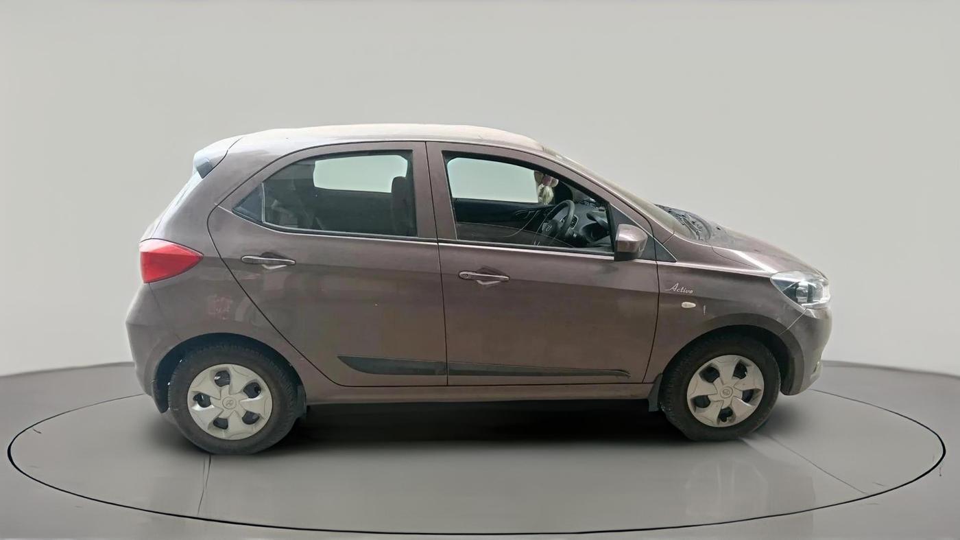 2017 Tata Tiago XT PETROL, Petrol, Manual, 70,983 km, exterior
