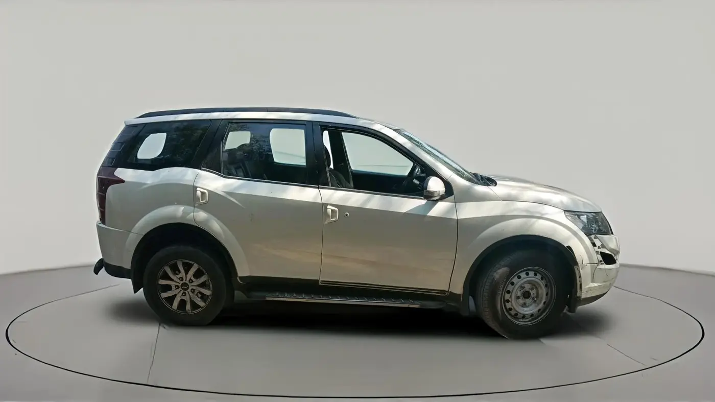 2016 Mahindra XUV500 W10 AT, Diesel, Automatic, 1,73,528 km, exterior