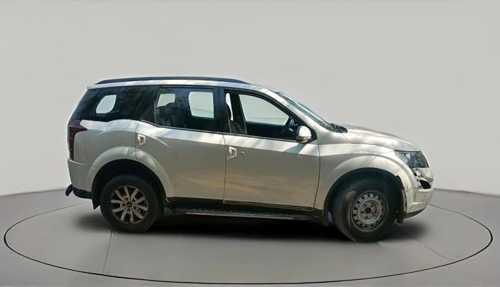 2016 Mahindra XUV500 W10 AT, Diesel, Automatic, 1,73,528 km, exterior