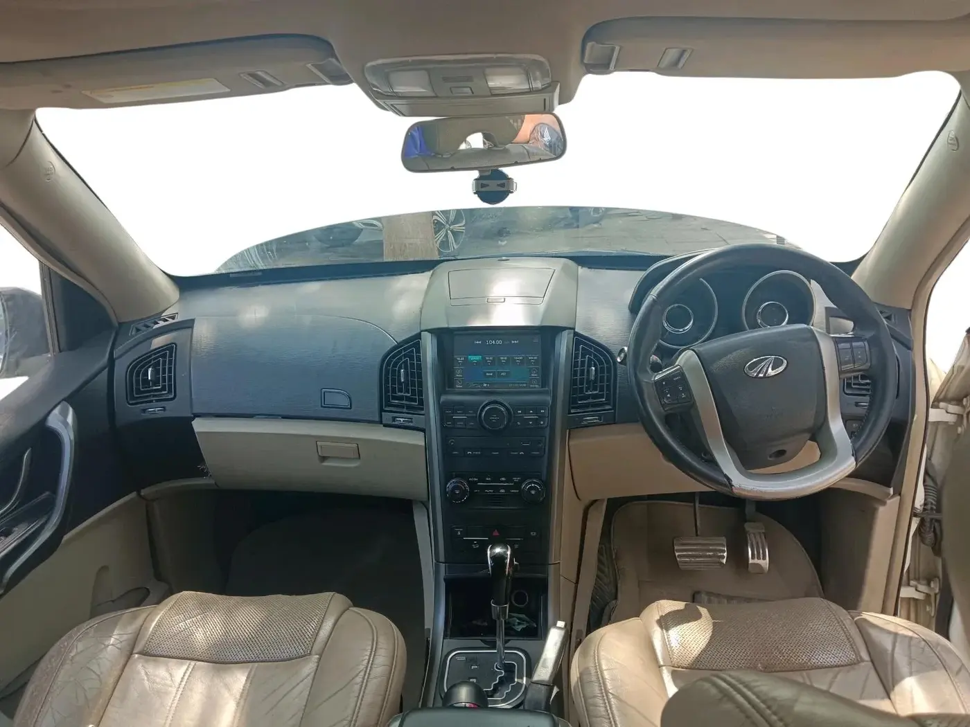 2016 Mahindra XUV500 W10 AT, Diesel, Automatic, 1,73,528 km, interior
