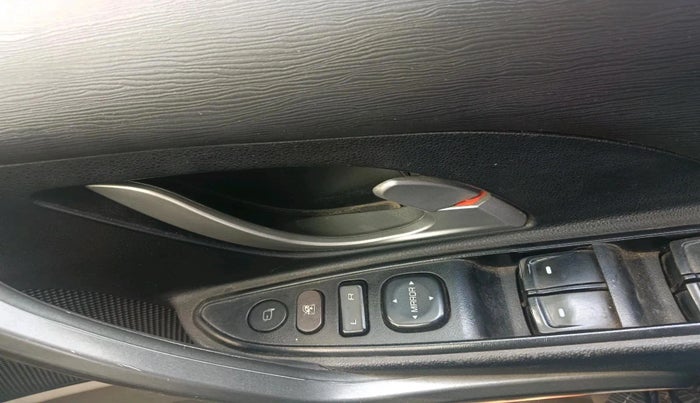 2016 Mahindra XUV500 W10 AT, Diesel, Automatic, 1,73,528 km, interior