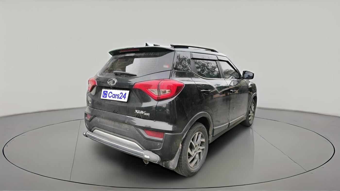2022 Mahindra XUV300 W8 (O) 1.5 DIESEL, Diesel, Manual, 1,25,362 km, exterior