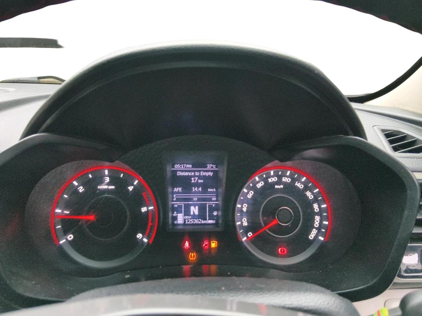 2022 Mahindra XUV300 W8 (O) 1.5 DIESEL, Diesel, Manual, 1,25,362 km, interior