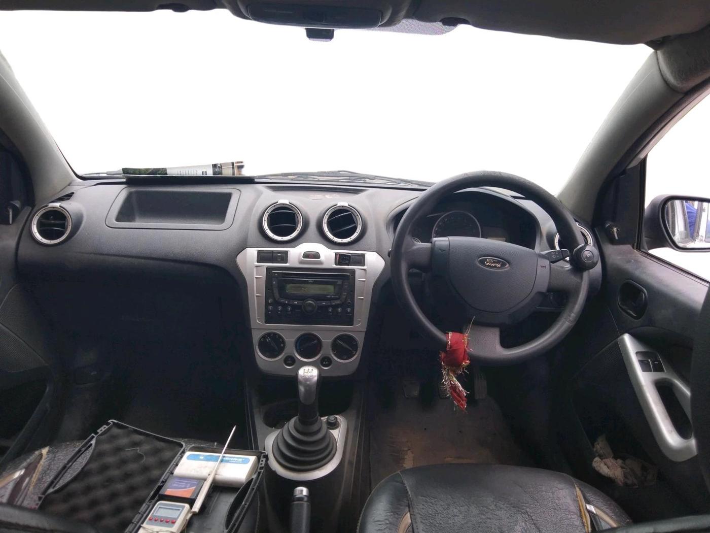 2011 Ford Figo ZXI 1.2 PETROL, CNG, Manual, 1,32,976 km, interior