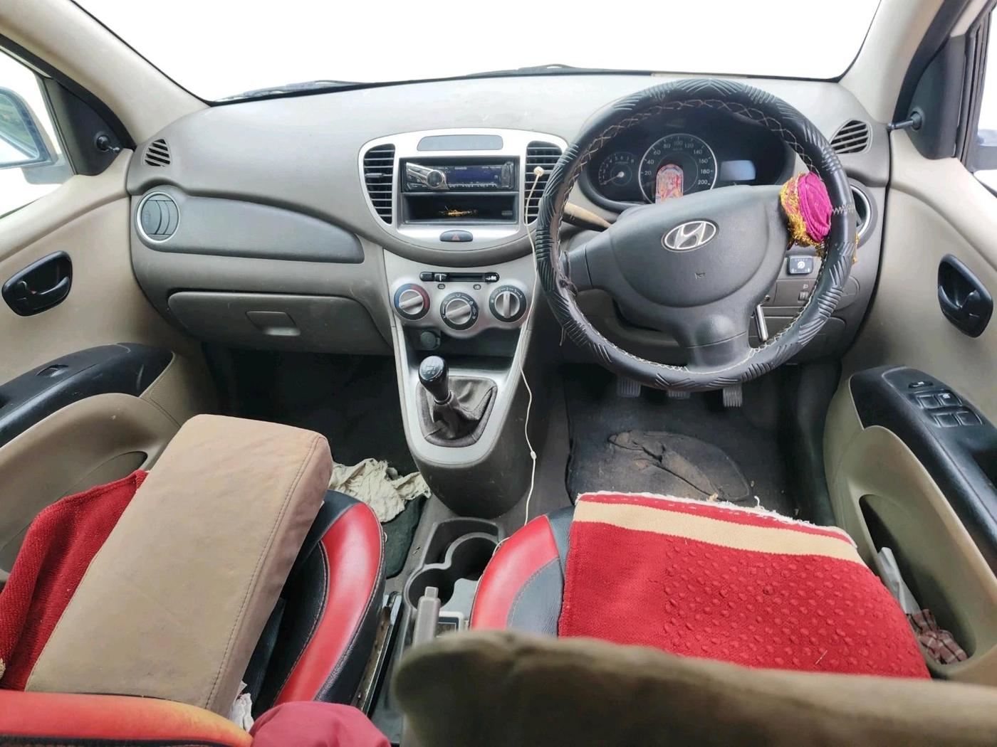 2013 Hyundai i10 MAGNA 1.1, CNG, Manual, 1,10,617 km, interior
