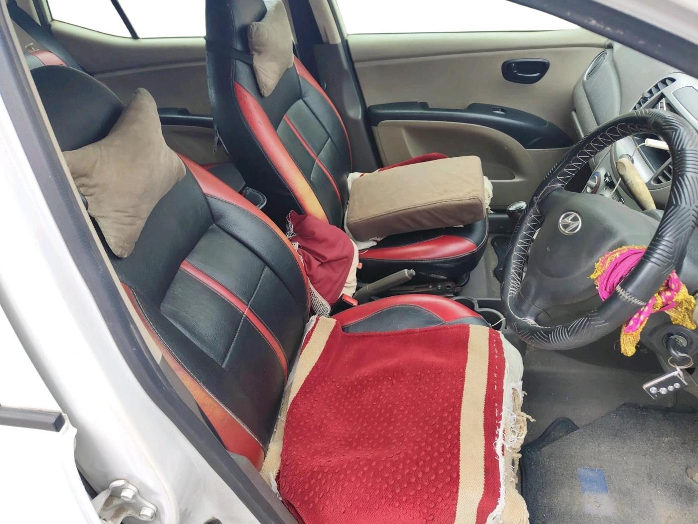 2013 Hyundai i10 MAGNA 1.1, CNG, Manual, 1,10,617 km, interior