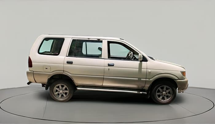 2014 Chevrolet Tavera NEO 3 LT R 9 STR BS III, Diesel, Manual, 4,81,726 km, exterior