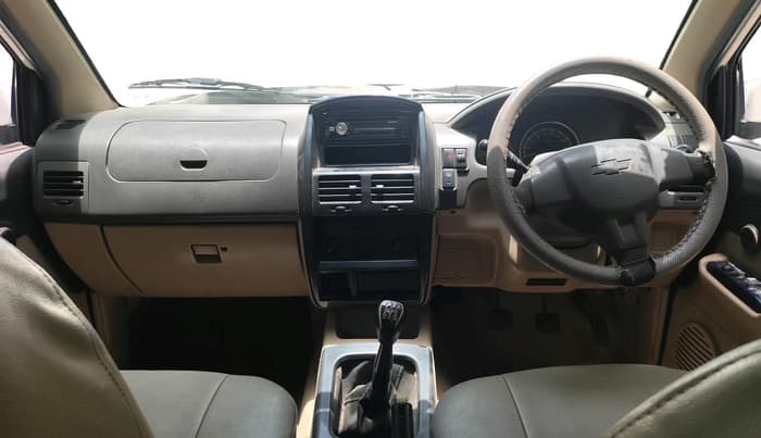 2014 Chevrolet Tavera NEO 3 LT R 9 STR BS III, Diesel, Manual, 4,81,726 km, interior