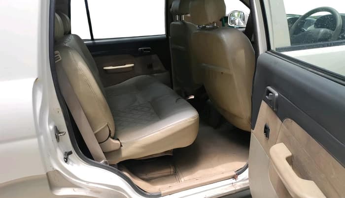 2014 Chevrolet Tavera NEO 3 LT R 9 STR BS III, Diesel, Manual, 4,81,726 km, interior